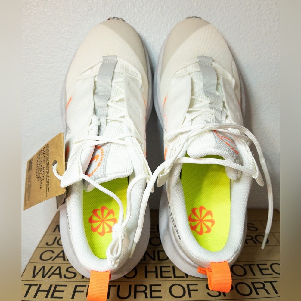 BNWB YOUTH SIZE NIKES - Picture 6 of 7